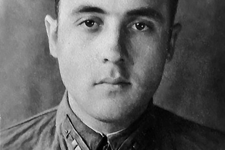 Летчик полка старший лейтенант Новиков Геннадий Александрович. 
